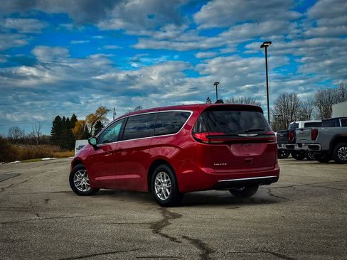 New 2026 Chrysler Pacifica Select image 6