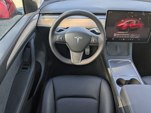 Used 2022 Tesla Model Y Performance image 16