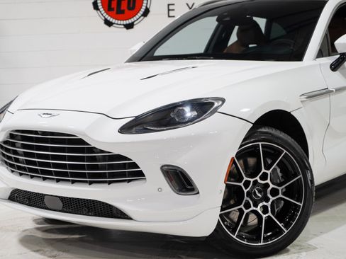 Used 2022 Aston Martin DBX AWD/4WD image 32