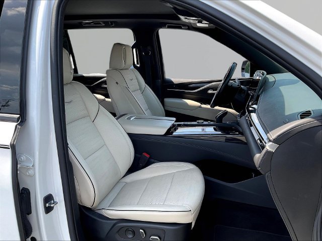 Used 2022 Cadillac Escalade ESV Sport RWD image 32