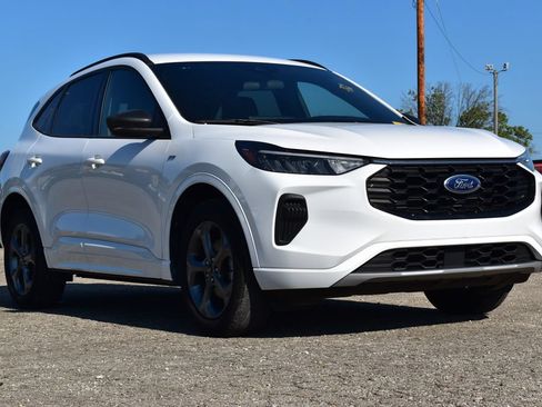 Used 2023 Ford Escape ST-Line w/ Tech Pack #1 AWD/4WD image 3