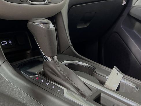 Used 2019 Chevrolet Equinox LT FWD image 24
