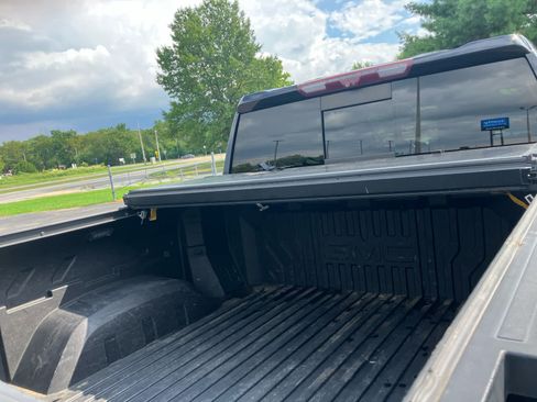 Used 2020 GMC Sierra 1500 AT4 w/ AT4 Premium Package AWD/4WD image 9