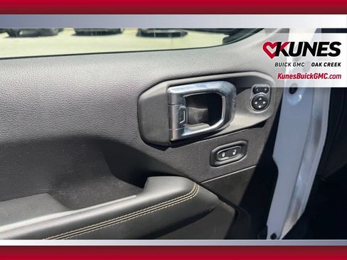 Used 2025 Jeep Wrangler Unlimited Sahara AWD/4WD image 6
