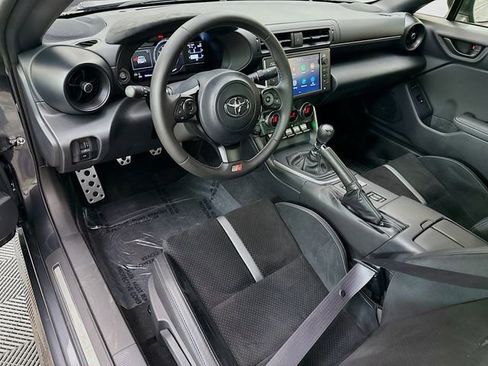 Used 2024 Toyota GR86 Premium image 20