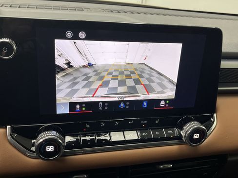 Used 2024 GMC Canyon AT4 w/ Technology Package image 6