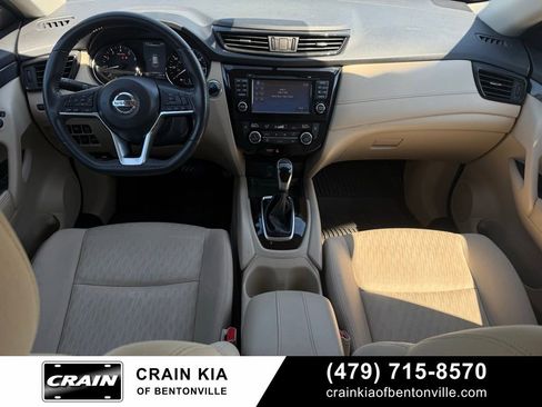 Used 2017 Nissan Rogue SV w/ SV Premium Package FWD image 24
