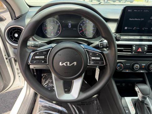Used 2022 Kia Forte LXS FWD image 24