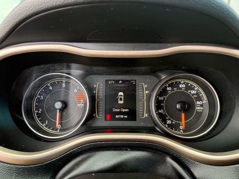 Used 2016 Jeep Cherokee Sport image 30