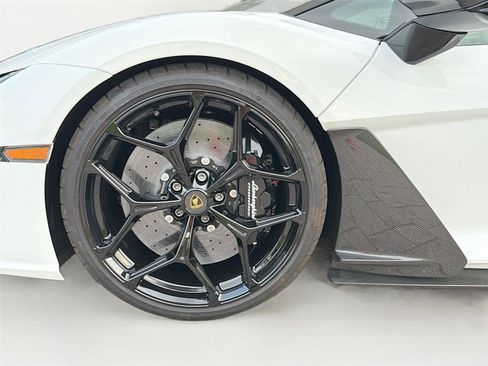 Used 2024 Lamborghini Revuelto image 27