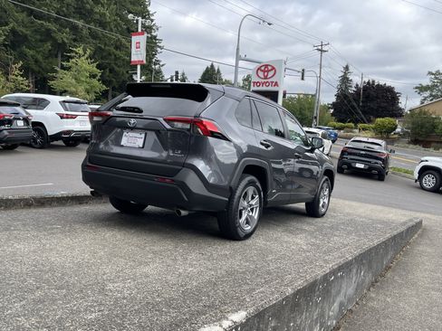 Certified 2022 Toyota RAV4 LE AWD/4WD image 8
