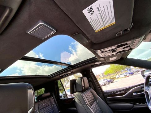 Used 2023 Cadillac Escalade Sport Platinum w/ LPO, Floor Liner Package AWD/4WD image 14