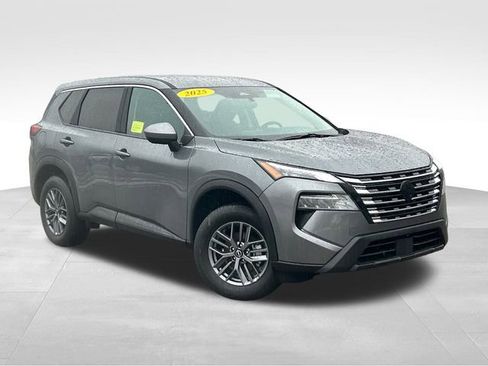 Used 2026 Nissan Rogue SV image 2