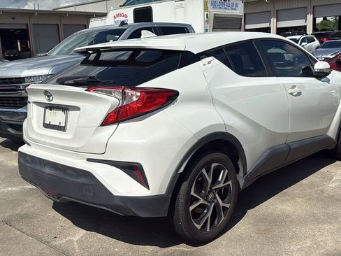 Used 2018 Toyota C-HR XLE FWD image 3