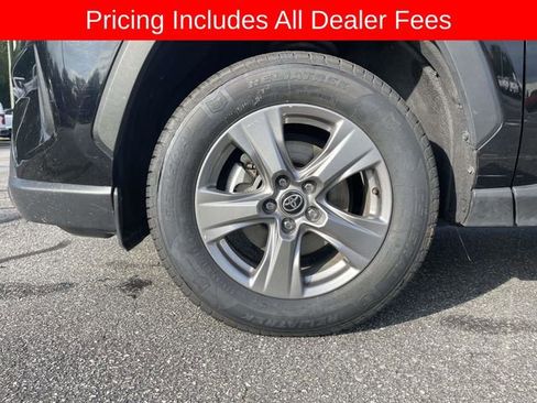 Used 2024 Toyota RAV4 XLE AWD/4WD image 9