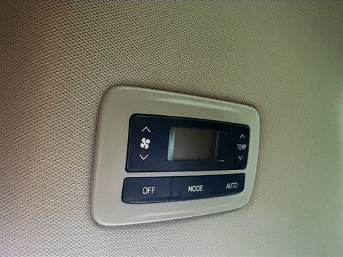 Used 2015 Toyota Sienna XLE FWD image 26