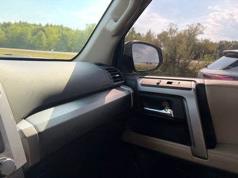 Used 2022 Toyota 4Runner SR5 AWD/4WD image 18