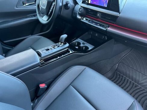 Used 2025 Toyota Prius Plug-In Hybrid image 13