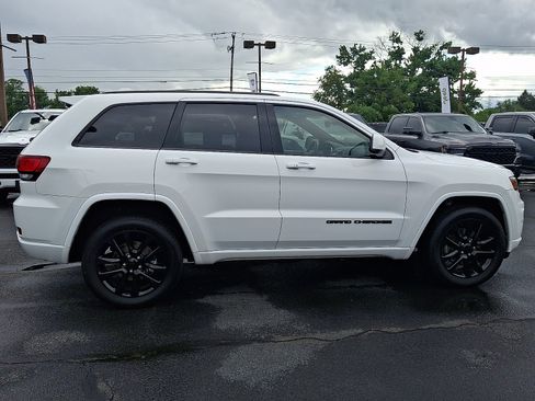 Certified 2021 Jeep Grand Cherokee Laredo X AWD/4WD image 7