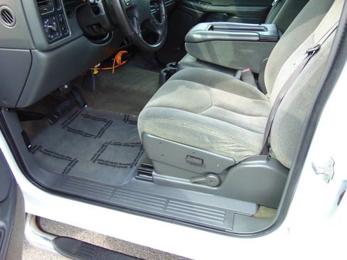 Used 2005 Chevrolet Silverado 2500 LS w/ Heavy-Duty Power Package RWD image 5