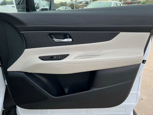 Certified 2025 Nissan Murano SV image 23