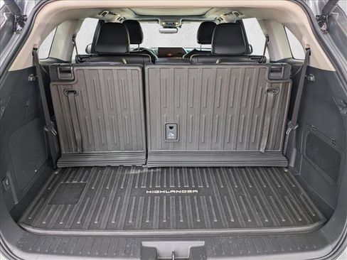 Used 2025 Toyota Highlander Platinum AWD/4WD image 6