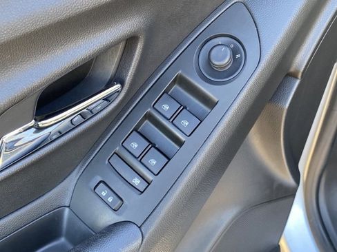 Used 2020 Chevrolet Trax LT w/ LT Convenience Package image 12