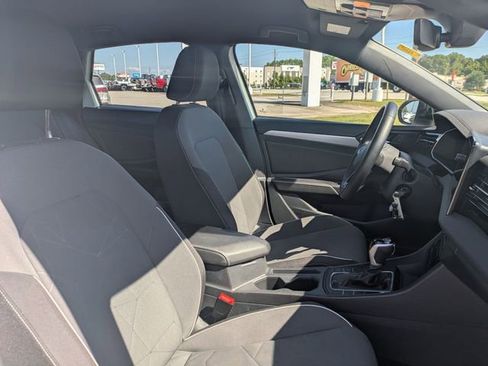 Used 2025 Volkswagen Jetta Sport FWD image 35