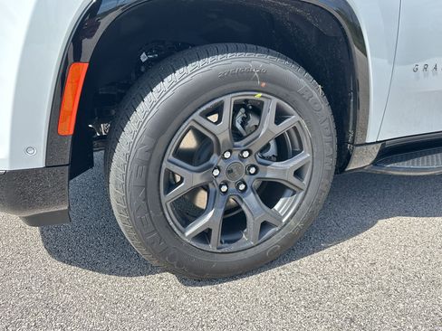 New 2026 Jeep Grand Wagoneer Limited AWD/4WD image 9