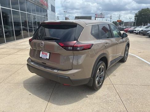 Used 2025 Nissan Rogue SV FWD image 7