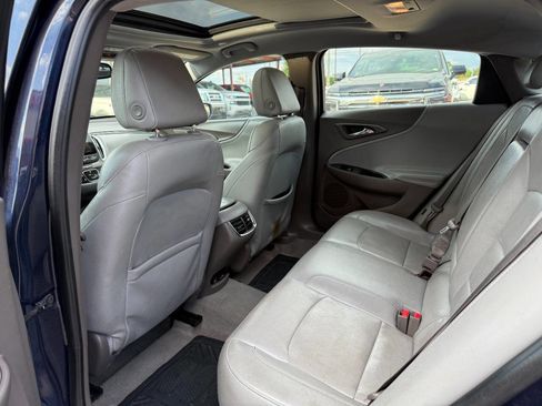 Used 2017 Chevrolet Malibu LT w/ Leather Package image 7