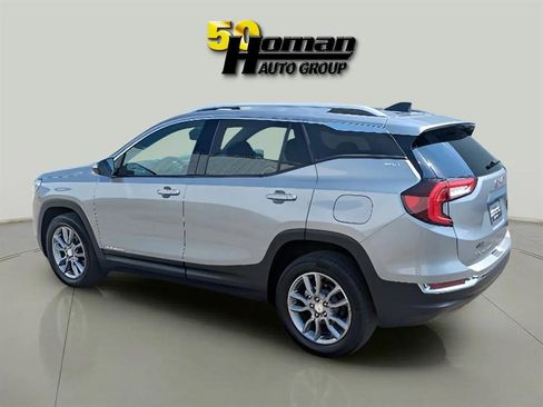 Used 2024 GMC Terrain SLT image 3