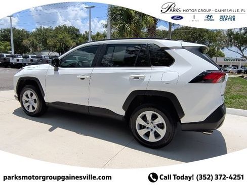 Used 2021 Toyota RAV4 LE FWD image 11