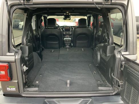 Used 2020 Jeep Wrangler Unlimited Sahara image 12