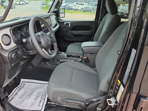 Used 2024 Jeep Wrangler Unlimited AWD/4WD image 9