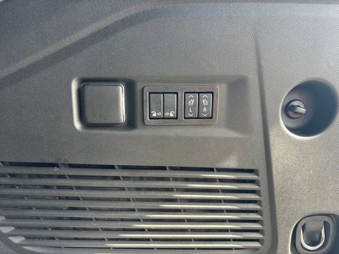 Used 2026 GMC Yukon Denali w/ Sun & Power Step Package AWD/4WD image 34