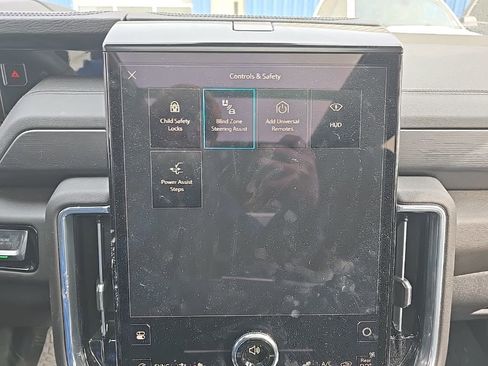 Used 2025 GMC Yukon Denali w/ Denali Reserve Package image 29