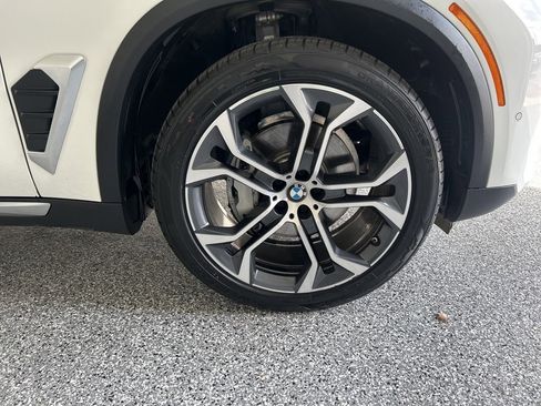 Used 2024 BMW X5 xDrive40i w/ Premium Package image 46