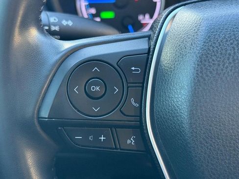 Used 2022 Toyota Venza LE image 19