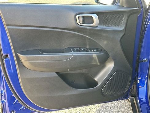 Used 2022 Hyundai Venue SE w/ Cargo Package image 18