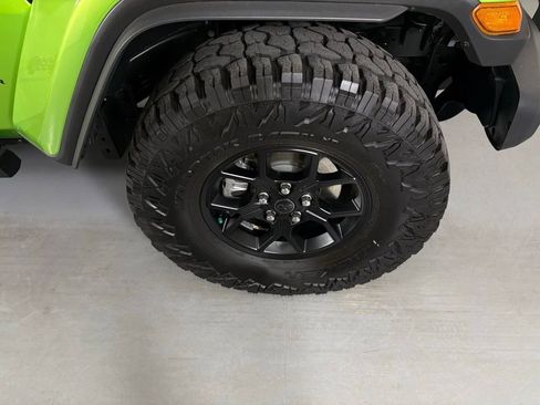 Used 2025 Jeep Gladiator Sport AWD/4WD image 10