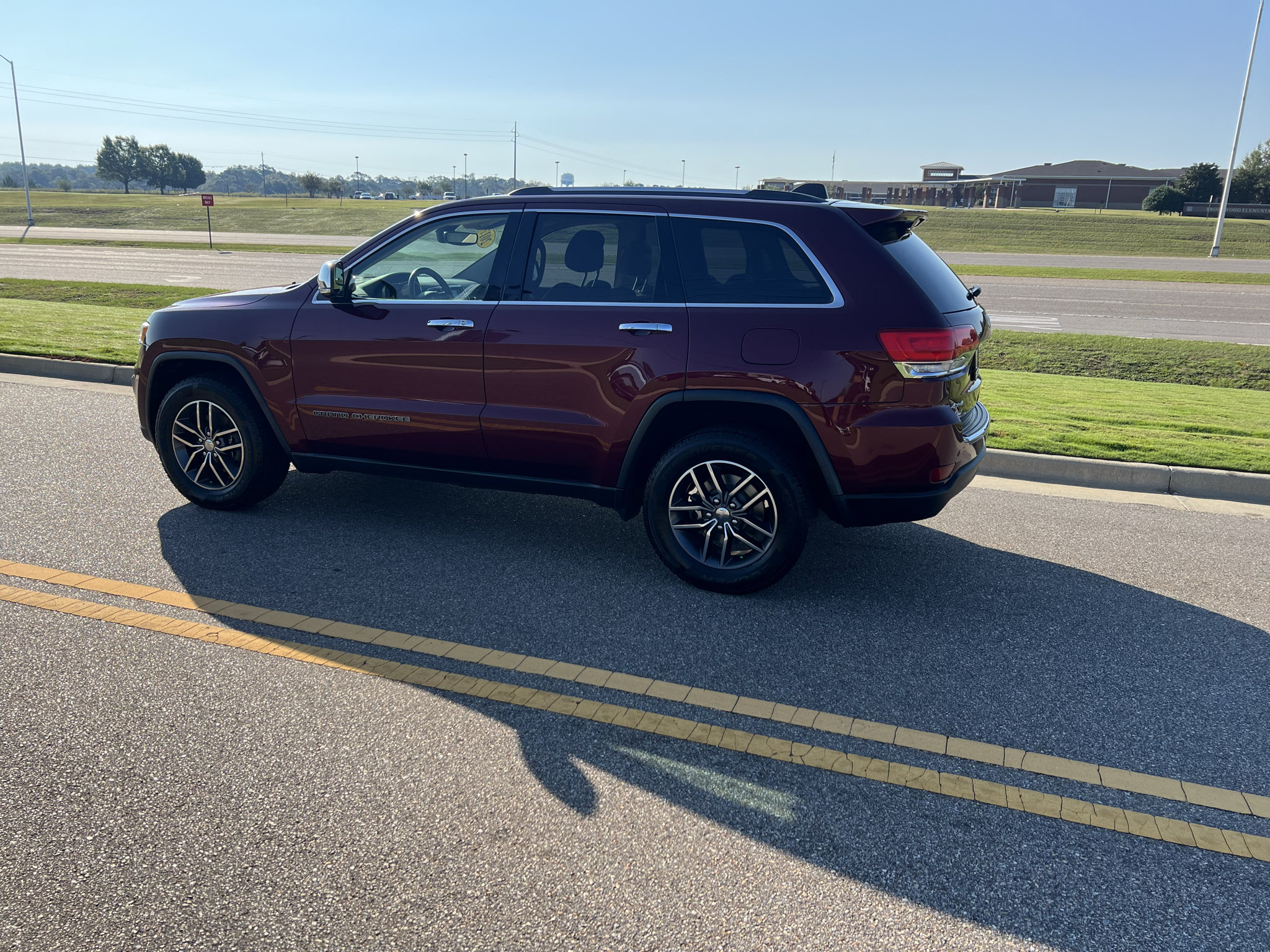 Used 2017 Jeep Grand Cherokee Limited AWD/4WD image 9