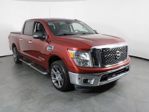 Used 2017 Nissan Titan SV RWD image 4