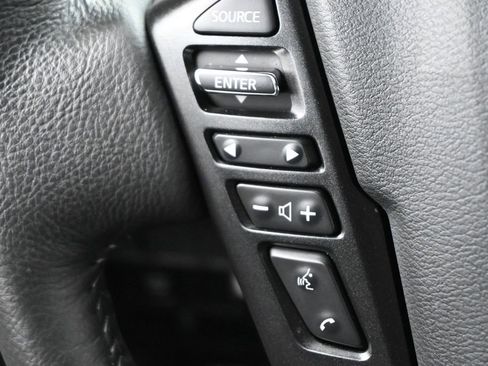 Used 2025 Nissan Frontier SV w/ SV Convenience Package RWD image 7