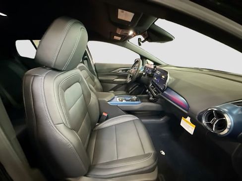 New 2026 Chevrolet Equinox EV LT AWD/4WD image 28