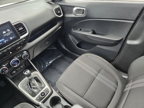 Used 2026 Hyundai Venue SEL FWD image 13