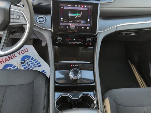 Used 2023 Jeep Grand Cherokee L Laredo image 17