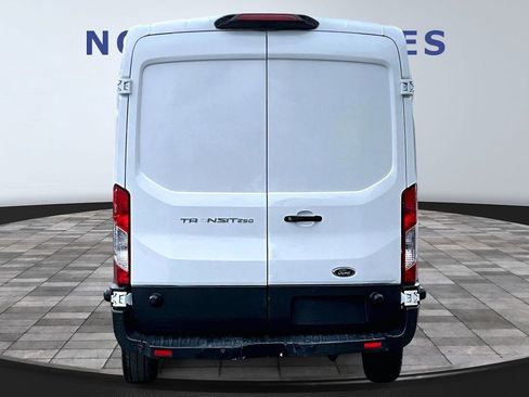 Used 2018 Ford Transit 250 image 5