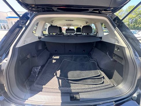 Used 2023 Volkswagen Tiguan SE AWD/4WD image 30