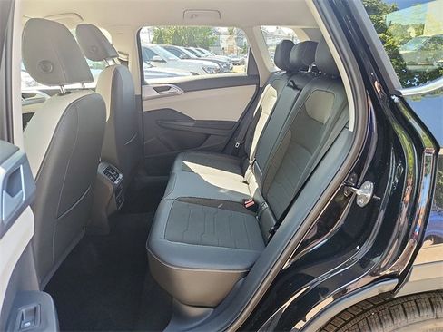 New 2025 Volkswagen Taos SE image 6